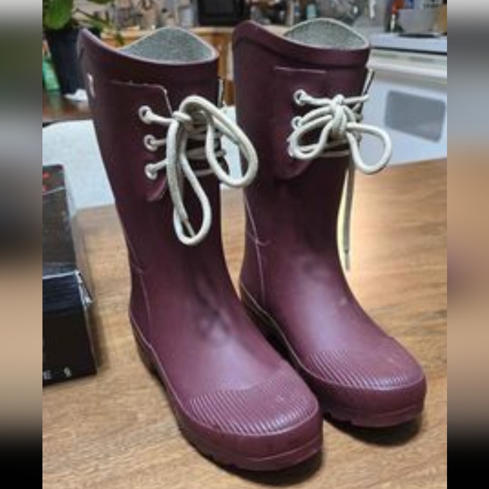 Nomad Footwear Rainboots Size 6